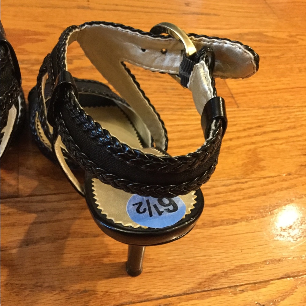 Shoes - Picture 7 of 8